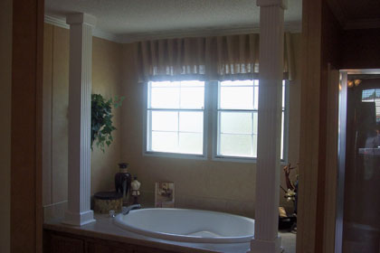 Bathroom Tub with Columns